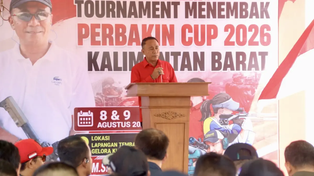 Wakil Gubernur Kalbar yang juga Ketua Pengurus Persatuan Menembak Indonesia (Perbakin) Kalimantan Barat, Krisantus Kurniawan saat membuka Turnamen Perbakin Kalbar Cup Tahun 2026 di Lapangan Tembak Gelora Khatulistiwa, Pontianak, Sabtu (8/8/2026). (Adpim Pemprov Kalbar)
