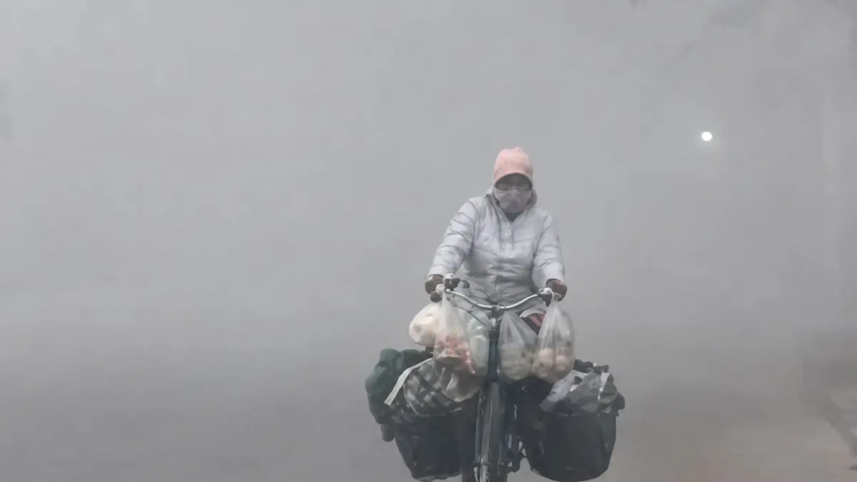 Kabut asap yang  tebal sangat berbahaya bagi kesehatan. perlu langkah perlindungan diri untuk terhindar dari bahayanya. (DOK ANTARA)  