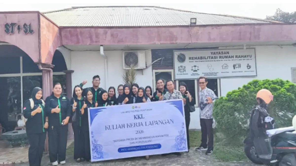 Mahasiswa BK Universitas PGRI Pontianak mengikuti KKL dengan mendampingi berbagai kelompok masyarakat di tiga lembaga mitra. (Dok. Pribadi]