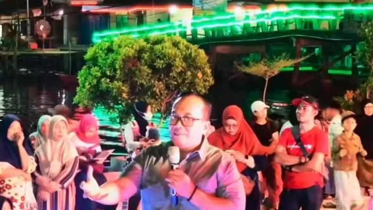 Potongan video akun  yang memperlihatkan Bupati Kubu Raya Sujiwo hadir meresmikan Taman Pasar Kakap Jumat (7/8) malam. 