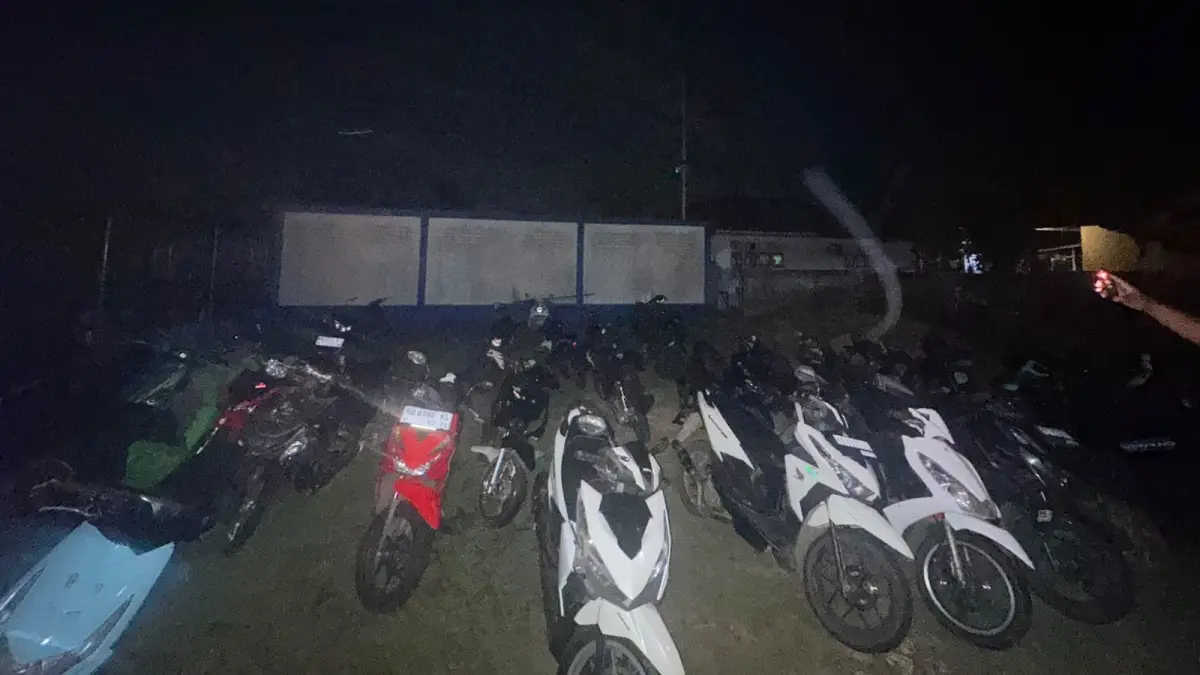 Puluhan sepeda motor yang ditertibkan jajaran Polres Singkawang dalam operasi malam Minggu (8-9/8). (ISTIMEWA)