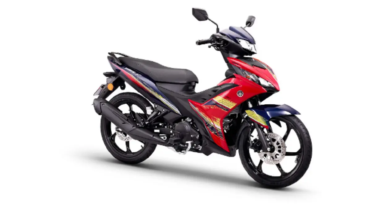 Yamaha 135LC Fi 20th Anniversary Edition hadir dengan warna Celeste, pelek emas, dan produksi terbatas 5.000 unit di Malaysia. (GREATBIKER)