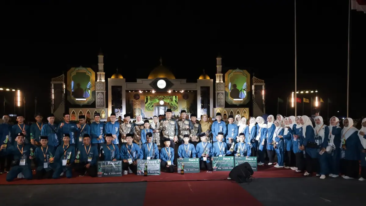 Bupati dan Wabup Ketapang mendampingi Kafilah Ketapang usai meraih beberapa juara pada MTQ XXXIV Kalbar di Kayong Utara.