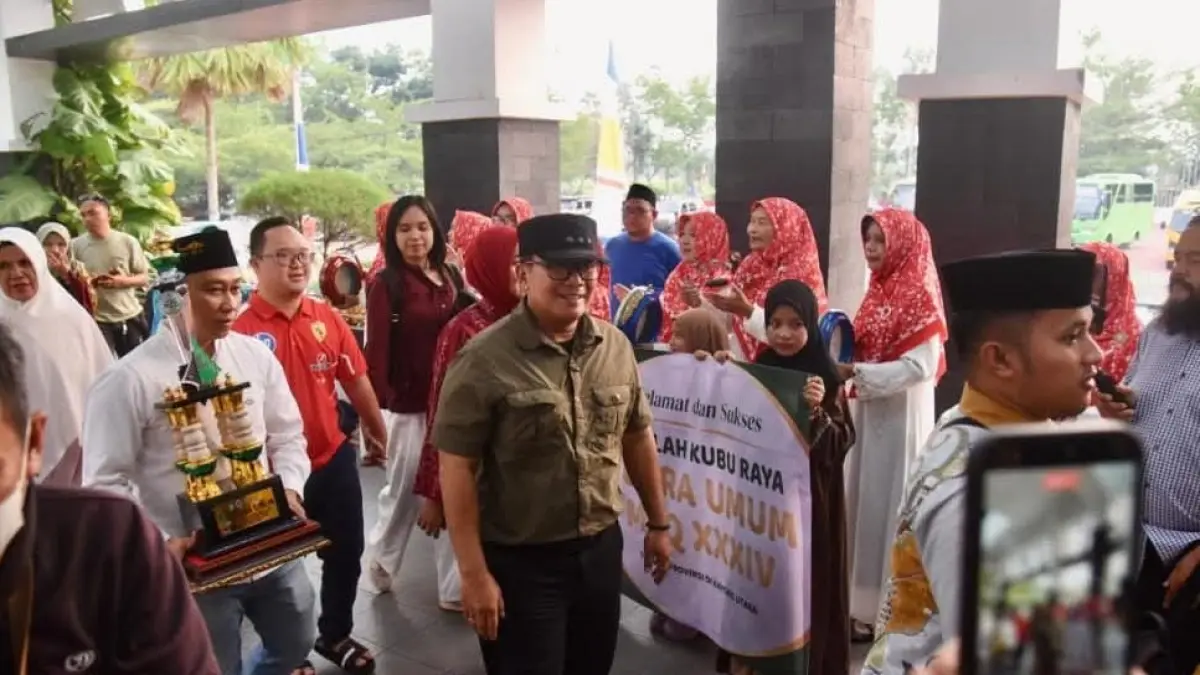 Bupati Kubu Raya Sujiwo saat menyambut kepulangan kafilah Kubu Raya di Kantor Bupati Kubu Raya, Minggu (9/8).