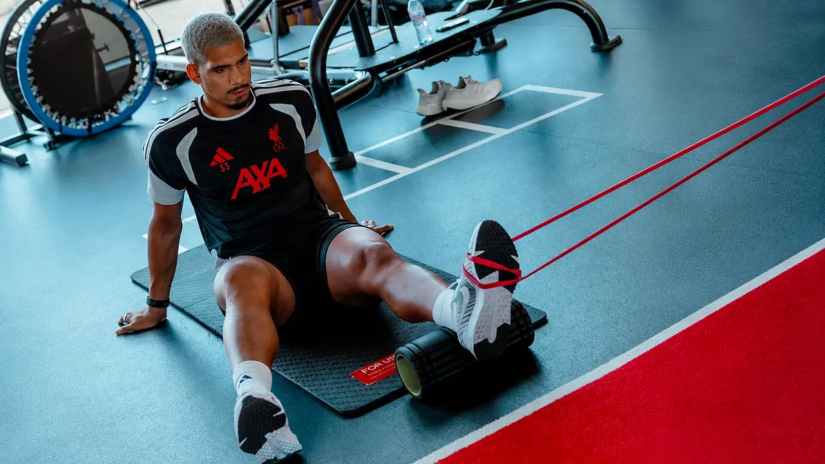 Ronald Araujo menyelesaikan sesi latihan pertama Liverpool, Senin waktu setempat. (Dok. Liverpool)