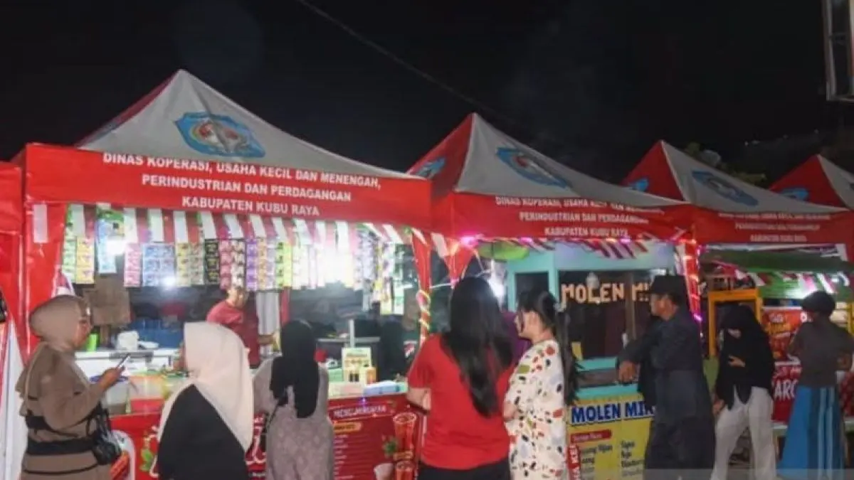 UMKM di Pasar Kakap bergeliat setelah Taman Pasar Kakap diresmikan Bupati Kubu Raya belum lama ini. (DOK ANTARA)   