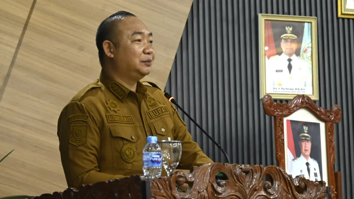 Bupati Ketapang, Alexander Wilyo, menyampaikan usulan dua Perda pada rapat paripurna, Selasa (11/8).

