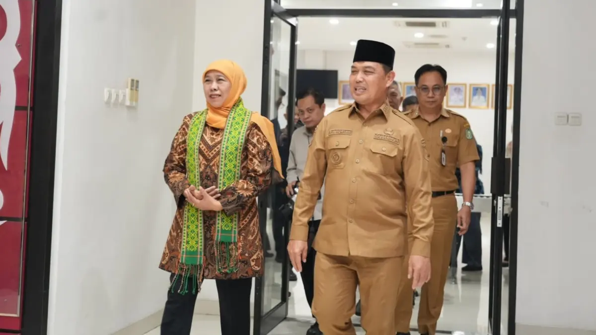 Gubernur Kalbar Ria Norsan menyambut Gubernur Jawa Timur Khofifah Indar Parawansa yang datang ke Kalbar dalam rangka Misi Dagang dan Investasi Jawa Timur–Kalimantan Barat.
