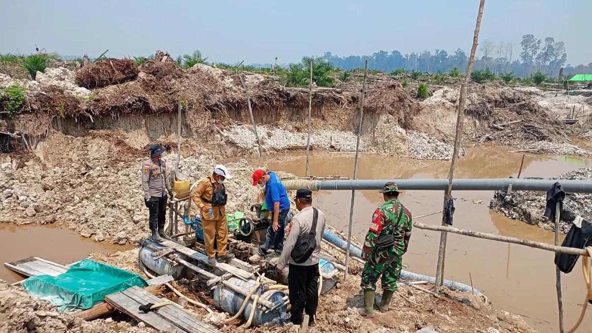 Penertiban aktivitas Pertambangan Emas Tanpa Izin (PETI) di Dusun Tanjung Harapan, Desa Nanga Danau, Kecamatan Boyan Tanjung, Kabupaten Kapuas Hulu, Senin (10/8/2026). (Humas Polri)