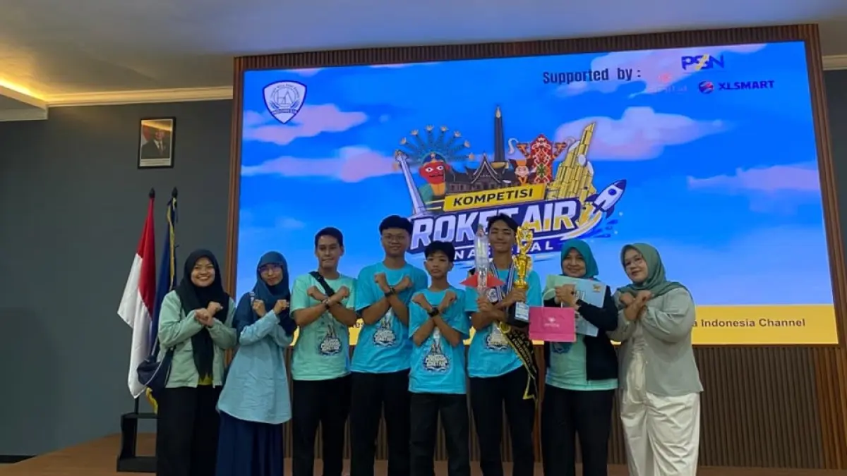 &nbsp;Achmad Caesar Erwiandi &nbsp;pelajar SMPN 10 Pontianak juara pertama lomba roket air tingkat nasional 2026 siap menuju kejuaraan internasional.