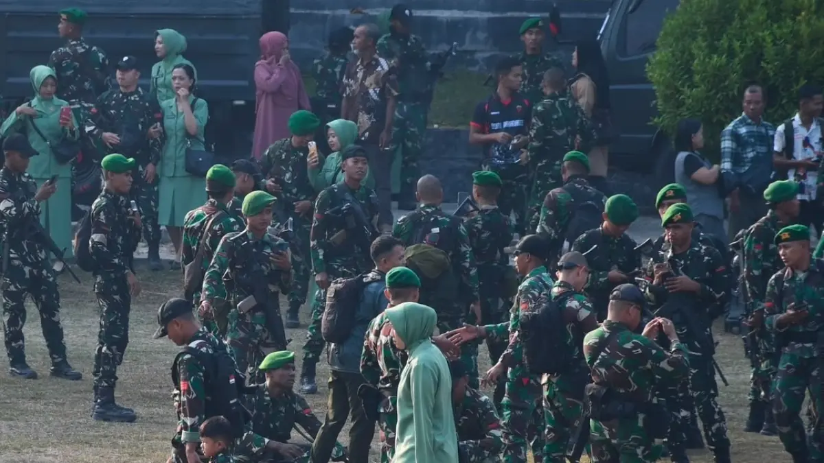 Keberangkatan pasukan berlangsung dari Markas Batalyon 642 Kapuas, Kabupaten Sintang akan menjalankan tugas, menuju Papua.(ISTIMEWA) 