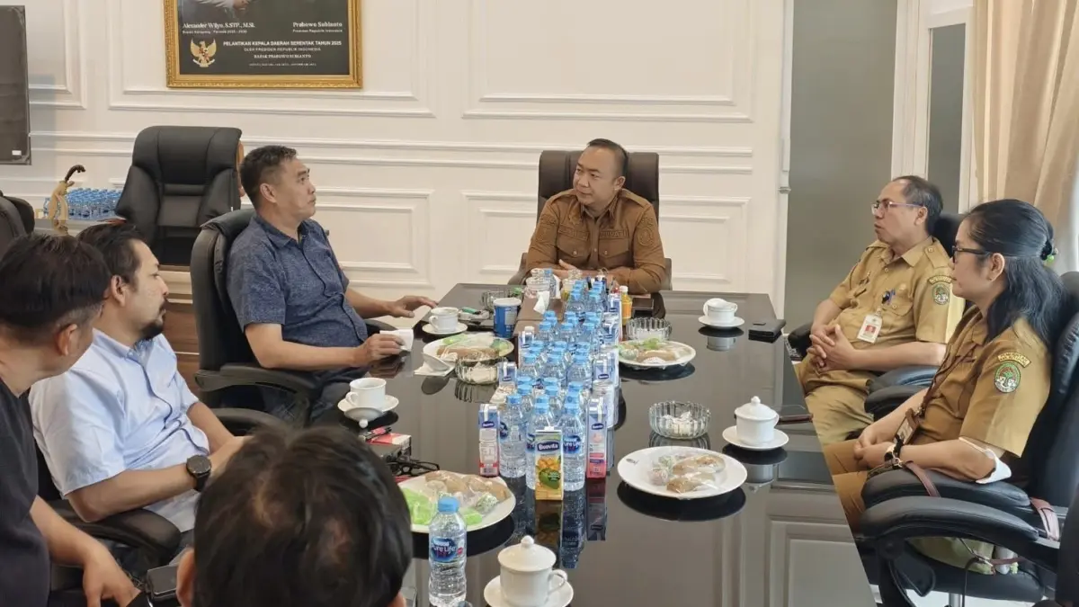 Kepala BNNP Kalbar, Brigjen Pol. Totok Lisdiarto, menemui Bupati Ketapang, Alexander Wilyo, Selasa (11/8) untuk memastikan kesiapan Ketapang menuju pembentukan BNNK Ketapang.