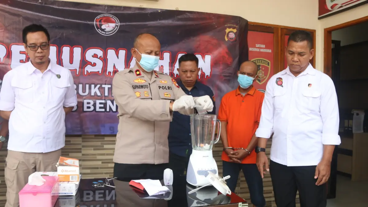 Satresnarkoba Polres Bengkayang memusnahkan 27,45 gram sabu hasil pengungkapan perkara narkotika di halaman Satresnarkoba Polres Bengkayang, Rabu (12/8/2026).