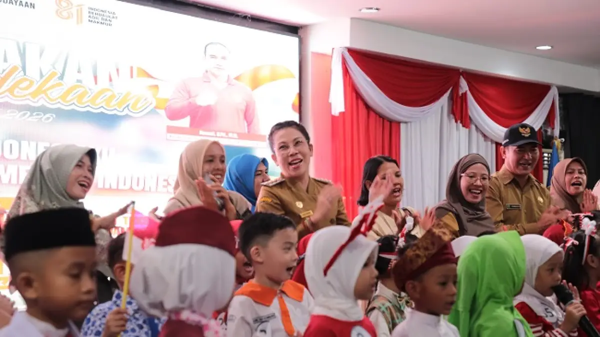 Sejumlah anak TK dan PAUD membacakan teks Pancasila, Selasa (11/10) di Kantor Wali Kota Singkawang disaksikan Wali Kota Tjhai Chui Mie.