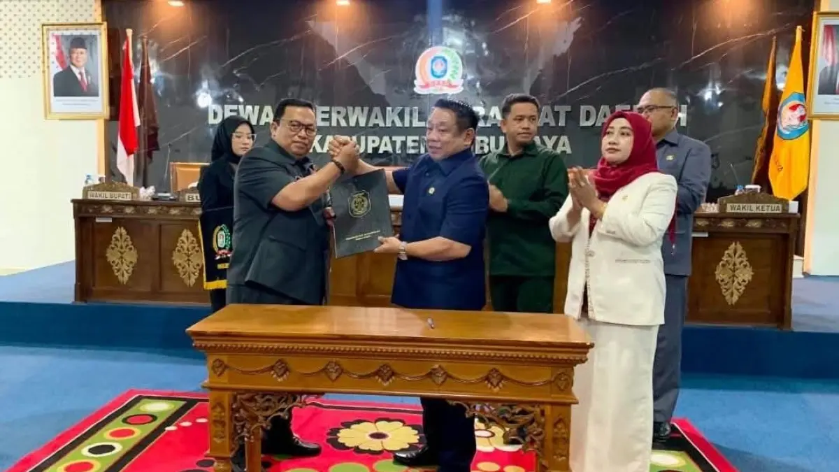 Wabup Kubu Raya, Sukiryanto, bersama Ketua DPRD Kubu Raya, Johan Saimima dan sejumlah Wakil Ketua DPRD Kubu Raya usai mengikuti  Rapat Paripurna DPRD Kubu Raya, Rabu (12/8). 