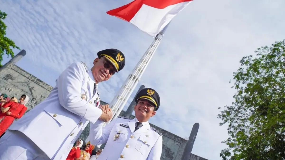 Wali Kota Pontianak Edi Rusdi Kamtono bersama Wakil Wali Kota Pontianak Bahasan dalam upacara peringatan HUT RI. (DOK PEMKOT PONTIANAK)