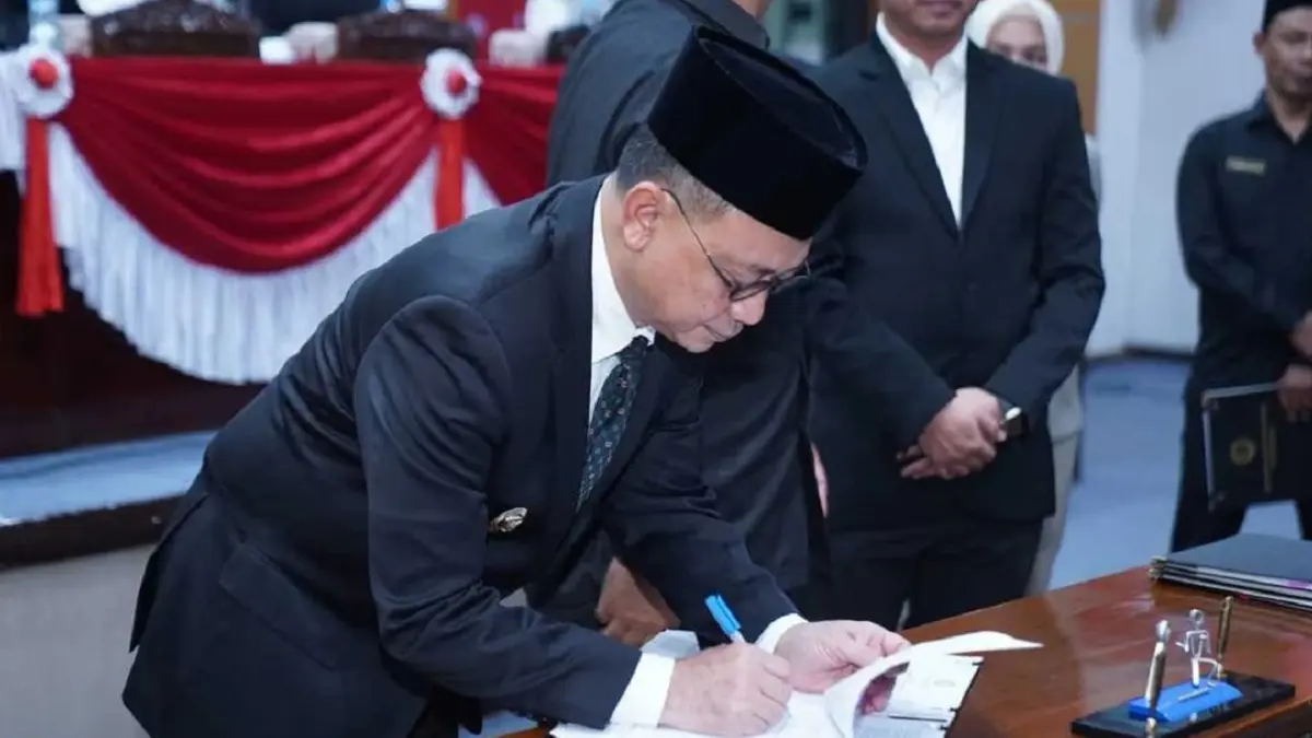Wali Kota Pontianak Edi Rusdi Kamtono saat Rapat Paripurna membahas KUPA serta PPAS Perubahan APBD Tahun Anggaran 2026 di Gedung DPRD, Kamis (13/8). (Prokopim) 

