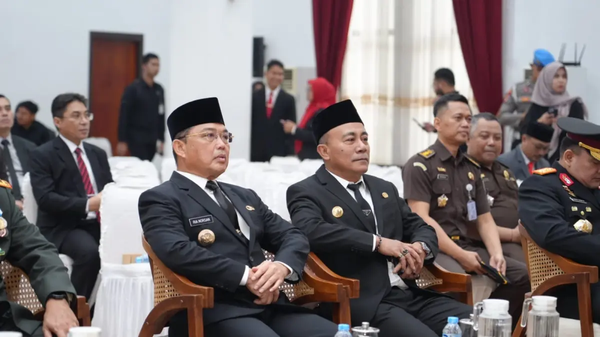 
HADIR: Gubernur Kalbar Ria Norsan dan Wakil Gubernur Kalbar Krisantus Kurniawan mengikuti Sidang Tahunan MPR RI serta Sidang Bersama DPR RI dan DPD RI secara daring dari Balai Petitih Kantor Gubernur Kalbar, Jumat (14/8/2026).  
