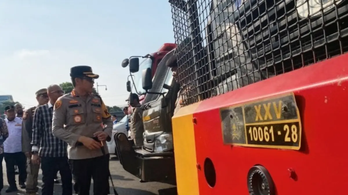 Kapolresta Bandarlampung Kombes Pol Herbin Sianipar mengecek sarana dan prasarana guna mengantisipasi kebakaran hutan dan lahan, Bandarlampung. Kamis (13/8). (ANTARA/HO-Polresta Bandarlampung)