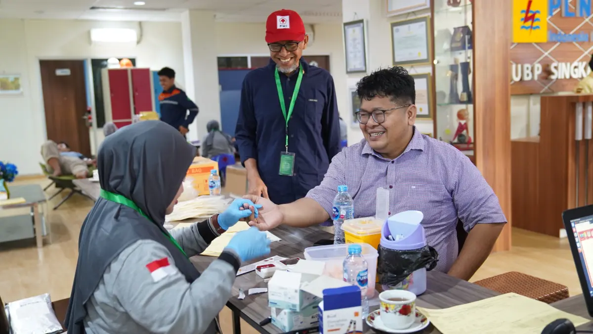 PLN Indonesia Power Unit Bisnis Pembangkitan (UBP) Singkawang menggelar aksi kemanusiaan donor darah di lingkungan kantor UBP Singkawang, kemarin.