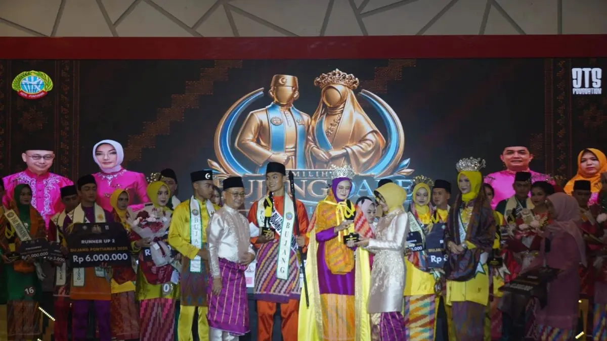 Jibril Cisse Alindra dan Farras Dila dinobatkan menjadi Bujang Dare Pontianak 2026 di malam final yang berlangsung di Hotel Ibis, Jumat (14/8/2026) malam. (Pemkot Pontianak)