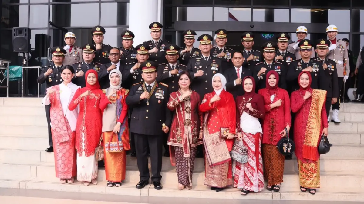 USAI UPACARA: Kapolda Kalbar Irjen Pol Alberd Teddy Benhard Sianipar bersama jajaran Polda Kalbar berfoto bersama usai mengikuti Upacara HUT ke-81 Kemerdekaan RI di Lapangan Kantor Gubernur Kalimantan Barat, Pontianak, Senin (17/8/2026).