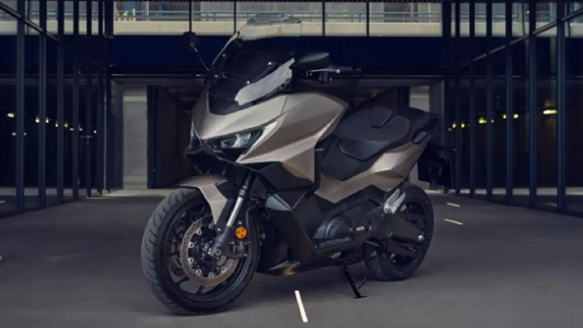 Honda Forza 750 2027 hadir di Eropa dengan dua warna baru dan tetap mengandalkan mesin 745 cc serta transmisi DCT. (GREATBIKER)