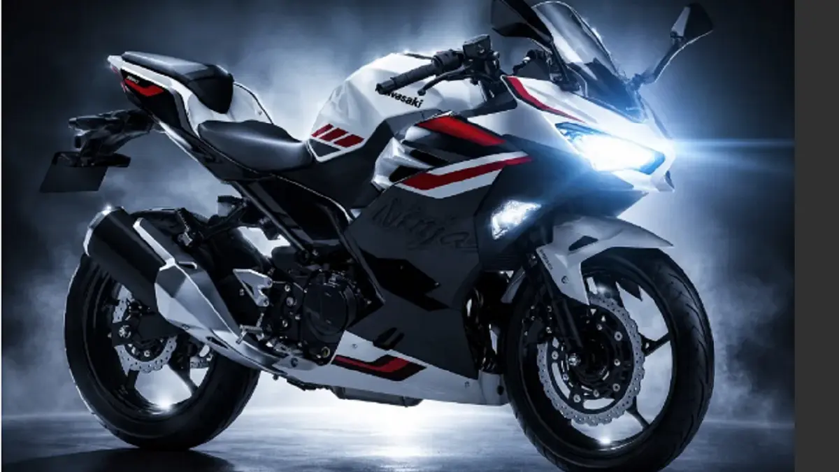 Kawasaki Ninja 250 2027 hadir di Jepang dengan warna baru Pearl Robotic White dan tetap mempertahankan mesin dua silinder. (GREATBIKER)