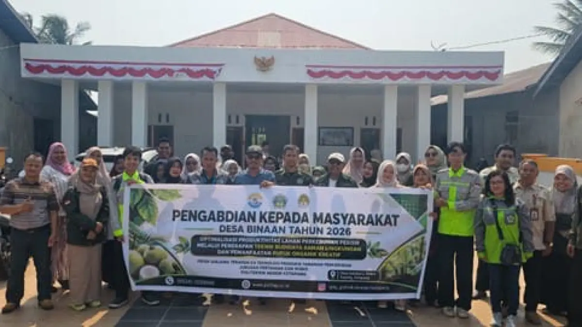 Tim PKM Program Studi Teknologi Produksi Tanaman Perkebunan, Politeknik Negeri Ketapang, bersama masyarakat Desa Sukabaru, Kecamatan Benua Kayong, Kabupaten Ketapang, berfoto bersama seusai kegiatan pembinaan.