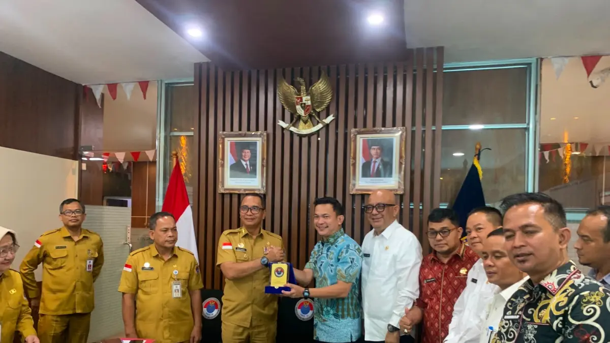 Wakil Bupati Sintang Florensius Ronny bersama tim Pemerintah Kabupaten Sintang menyampaikan aspirasi tersebut dalam audiensi dengan BNPP RI di Jakarta. Pertemuan itu menjadi ruang bagi Pemkab Sintang untuk menyampaikan kondisi dan kebutuhan masyarakat yang tinggal di kawasan perbatasan.(ISTIMEWA) 

