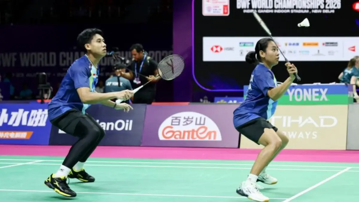 Ganda campuran Indonesia Marwan Faza/Aisyah Salsabila Putri Pranata saat melawan Mihajlo Tomic/Andjela Vitman dari Serbia pada babak pertama Kejuaraan Dunia BWF 2026 di New Delhi, India, Selasa (18/8). Marwan/Aisyah menang dua gim langsung 21-16, 21-14. (ANTARA/HO-PBSI)