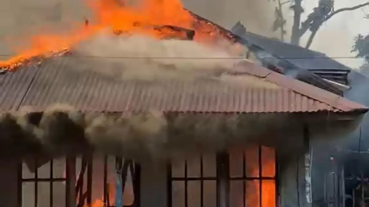 Bangunan rumah terbakar di Jalan Tanah Merah, Sukadana, Kayong Utara.  (ISTIMEWA)
