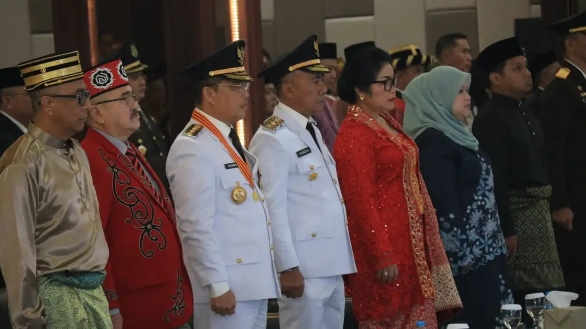 Gubernur Ria Norsan dan Wakil Gubernur Krisantus menyaksikan detik-detik Proklamasi Kemerdekaan RI. (Adpim Pemprov Kalbar)