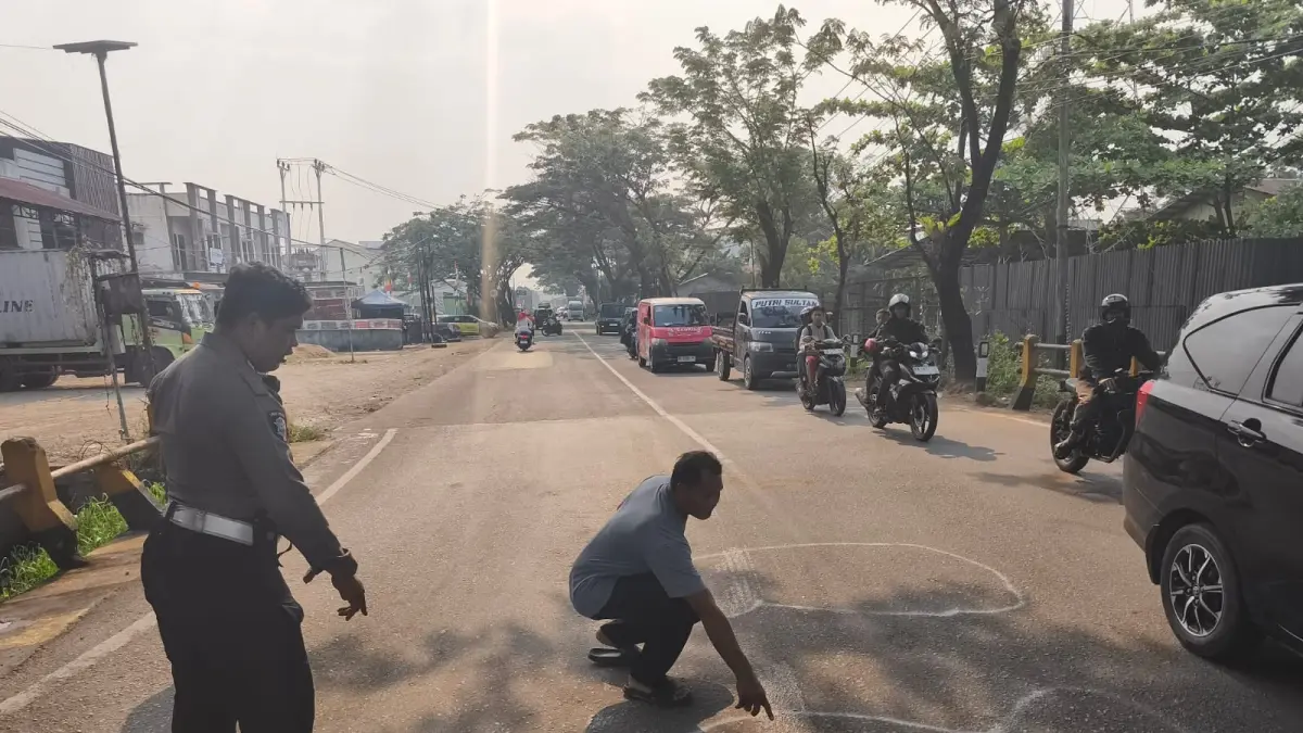 
KECELAKAAN: Lokasi kejadian kecelakaan lalu lintas di Jalan Ya’ M. Sabran Pontianak, Kecamatan Pontianak Timur pada Selasa (18/8) yang menewaskan dua orang pelajar. 
