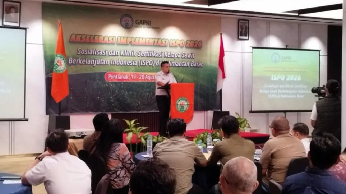 Plt Kadisbunnak Kalbar, Rino Anteno Tengo saat membuka kegiatan Sosialisasi dan Klinik ISPO yang digelar GAPKI Cabang Kalbar di Pontianak, Rabu (19/8). (Antara/Dedi)