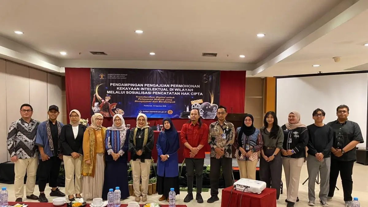 Jajaran Kanwil Kemenkum Kalbar bersama peserta Sosialisasi Pencatatan Hak Cipta Gratis di Pontianak, mendorong pelindungan karya seni, budaya, dan kreativitas masyarakat.