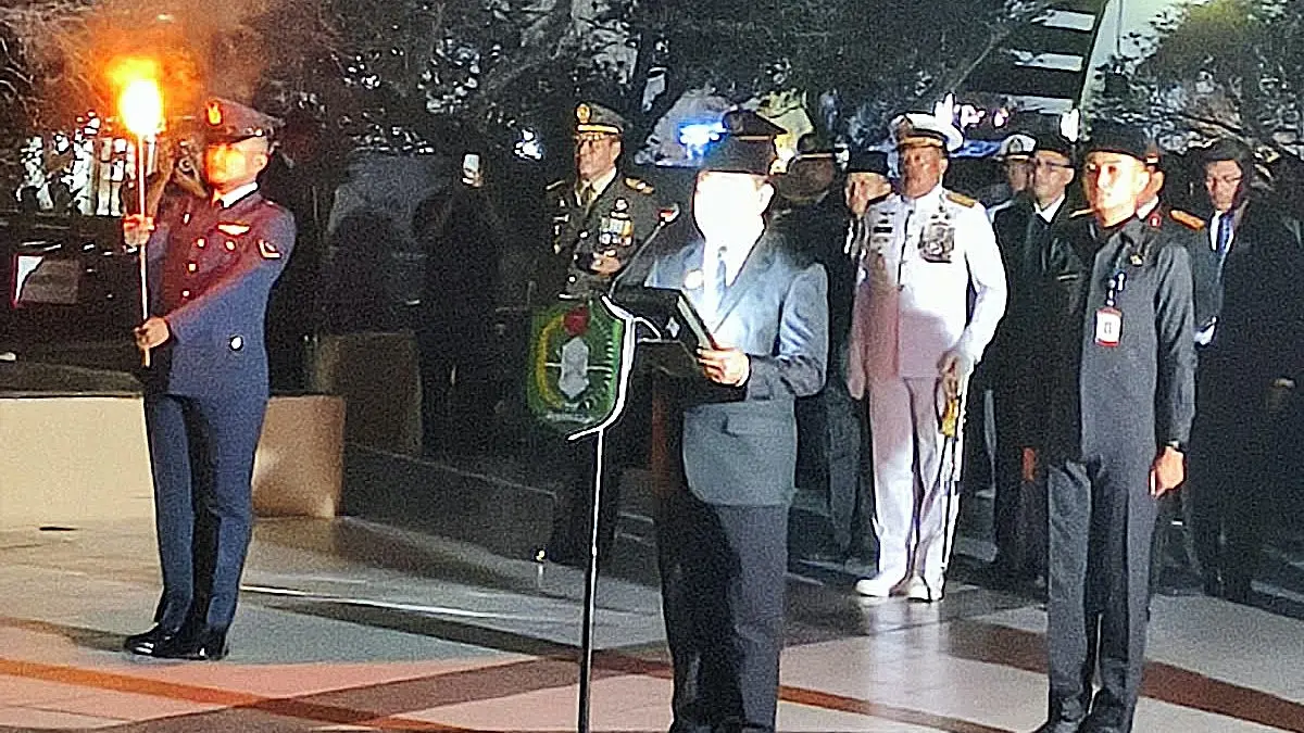 Jonny Pesta Simamora saat menghadiri Apel Kehormatan dan Renungan Suci dalam rangka memperingati Hari Ulang Tahun (HUT) ke-81 Kemerdekaan Republik Indonesia di Taman Makam Pahlawan (TMP) Dharma Patria Jaya, Kabupaten Kubu Raya, Senin (17/8).