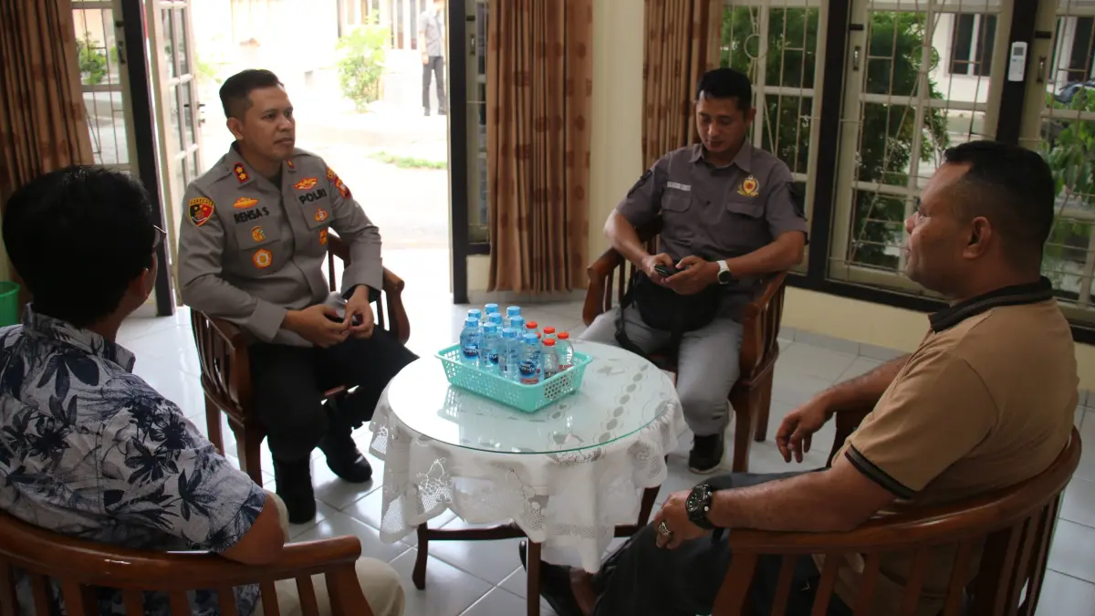 Kapolres Kubu Raya AKBP Rensa S. Aktadivia bersilaturahmi dengan tokoh agama untuk memperkuat toleransi dan mencegah konflik sosial.
