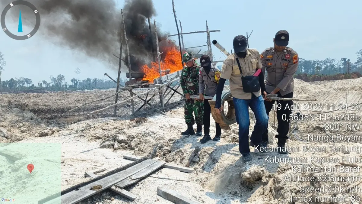 Muspika Boyan Tanjung saat melakukan patroli di lokasi Desa Landau Mentail tidak menemukan alat berat excavator. Muspika hanya menemukan beberapa alat PETI dan langsung melakukan pemusnahan ditempat. (ISTIMEWA)