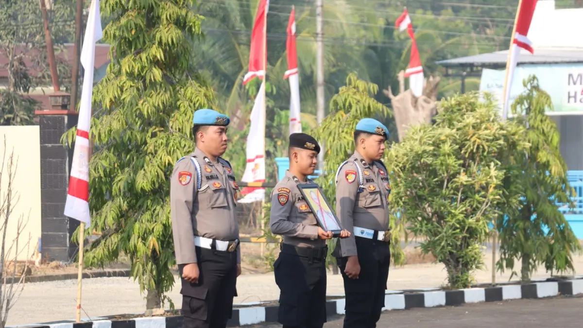 Upacara PTDH tersebut digelar di halaman Mapolres Kayong Utara. 

