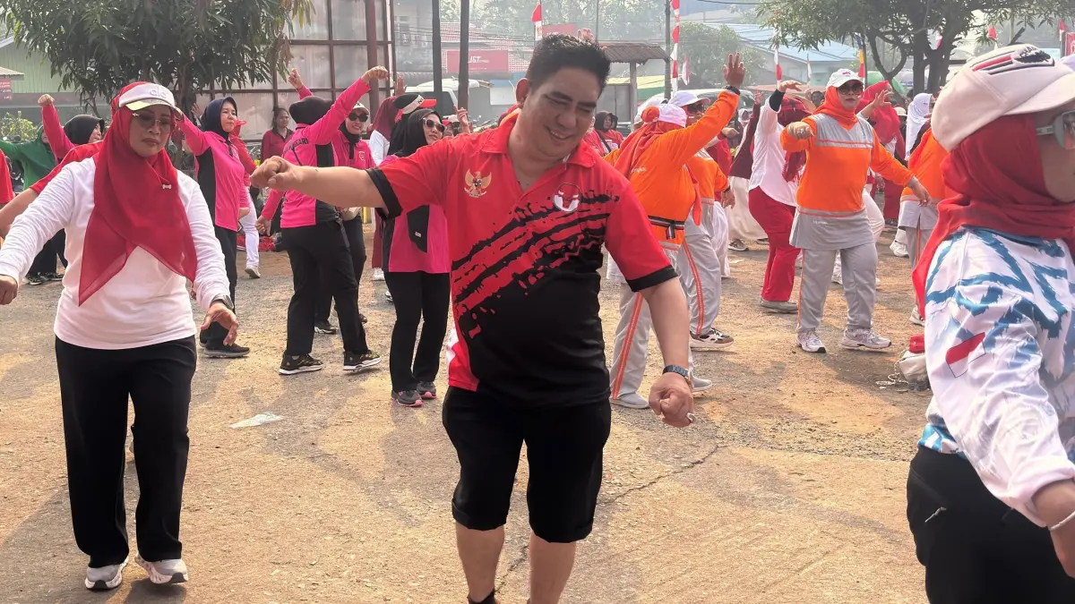 Warga antusias mengikuti senam sehat pada acara Pesta Rakyat Sungai Pinyuh.