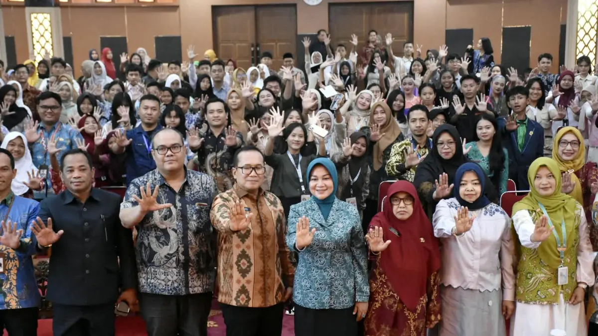 Bupati Kubu Raya, Sujiwo menghadiri peringatan Hari Anak Nasional (HAN) ke-42 di Aula Praja Utama Kantor Bupati Kubu Raya, Kamis (20/8). Dalam kesempatan itu, Sujiwo menegaskan 10 poin suara anak harus ditindaklanjuti dengan solusi konkret.
