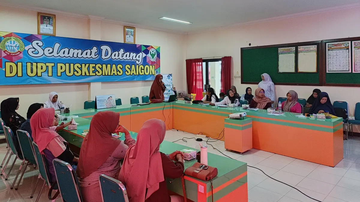 Cegah Stunting, Dosen Poltekkes Pontianak Bekali Kader Posyandu Edukasi Gizi