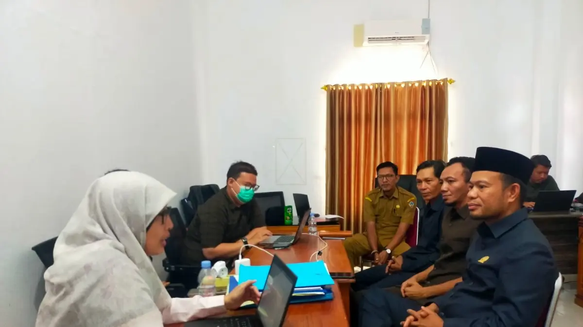 DPRD Kayong Utara membahas peluang PAD dari air tanah perusahaan perkebunan dan material reklamasi KIPP bersama BPK. (ISTIMEWA)