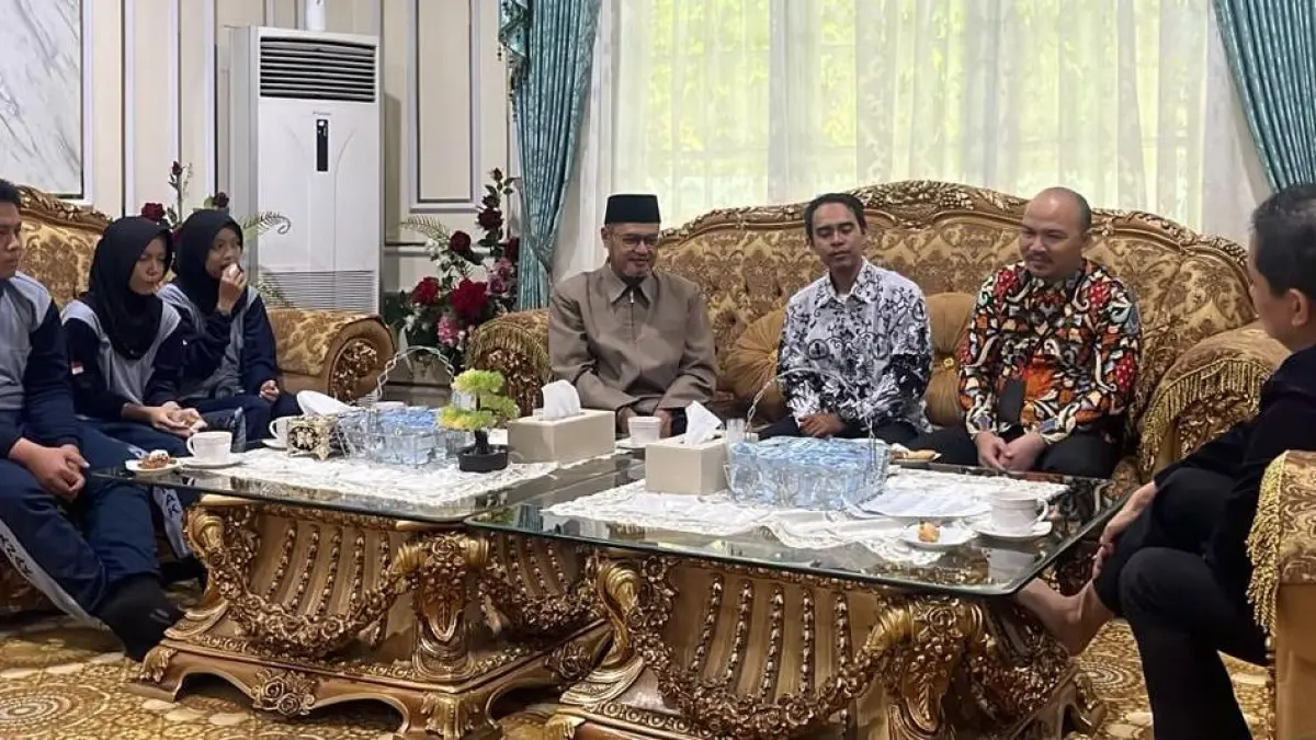 Panitia Lomba Tundang Melayu MAN 1 Pontianak saat silaturahmi ke Wakil Wali Kota Pontianak, Bahasan pada Kamis (20/8). (ISTIMEWA)