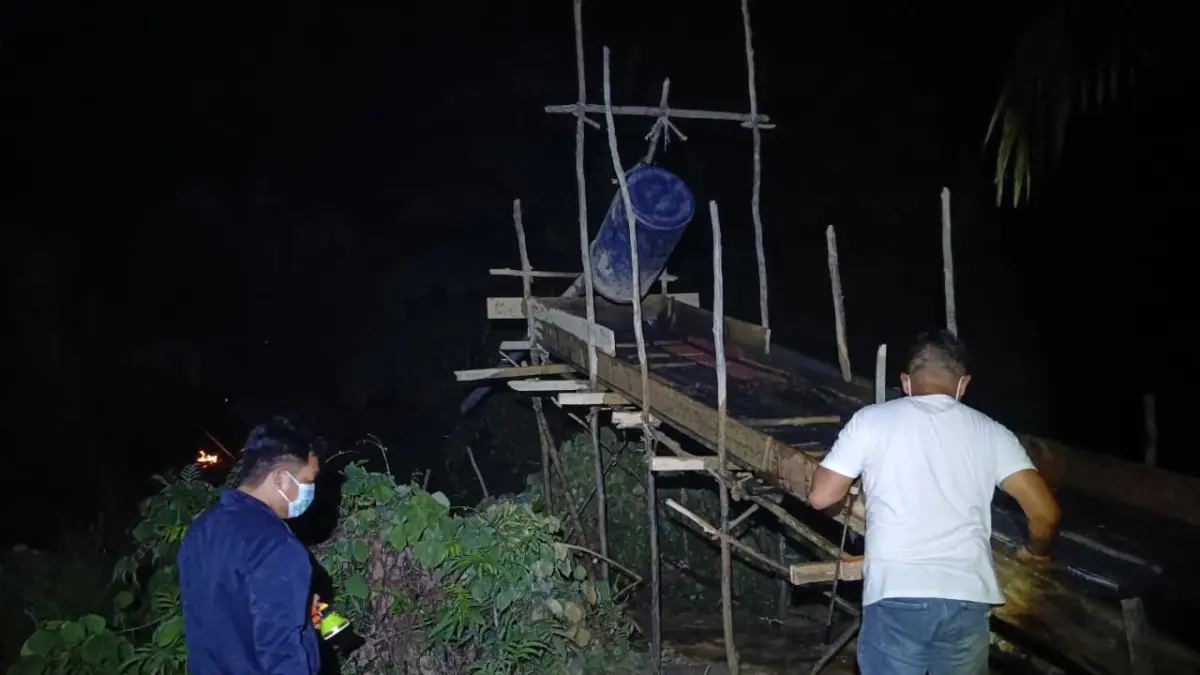 PERALATAN PETI DIAMANKAN: Polisi mengamankan mesin dan sejumlah peralatan yang diduga digunakan untuk aktivitas pertambangan emas tanpa izin di kawasan Sungai Semandang, Simpang Hulu, Ketapang.