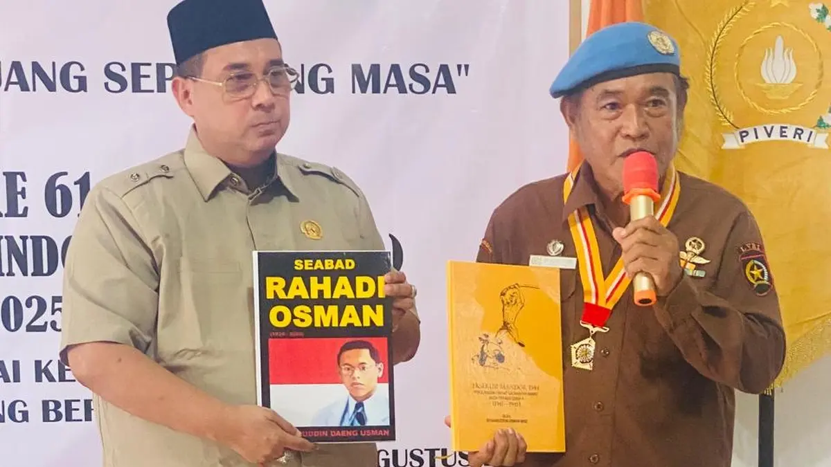 Syafaruddin Daeng Usman Ketua Umum DHD BPK 45 Kalbar bersama pengurus Mada Legiun Veteran PKRI Kalbar Drs H Rusman Chamili dalam rangka HUT 81 Indonesia. (IST) 