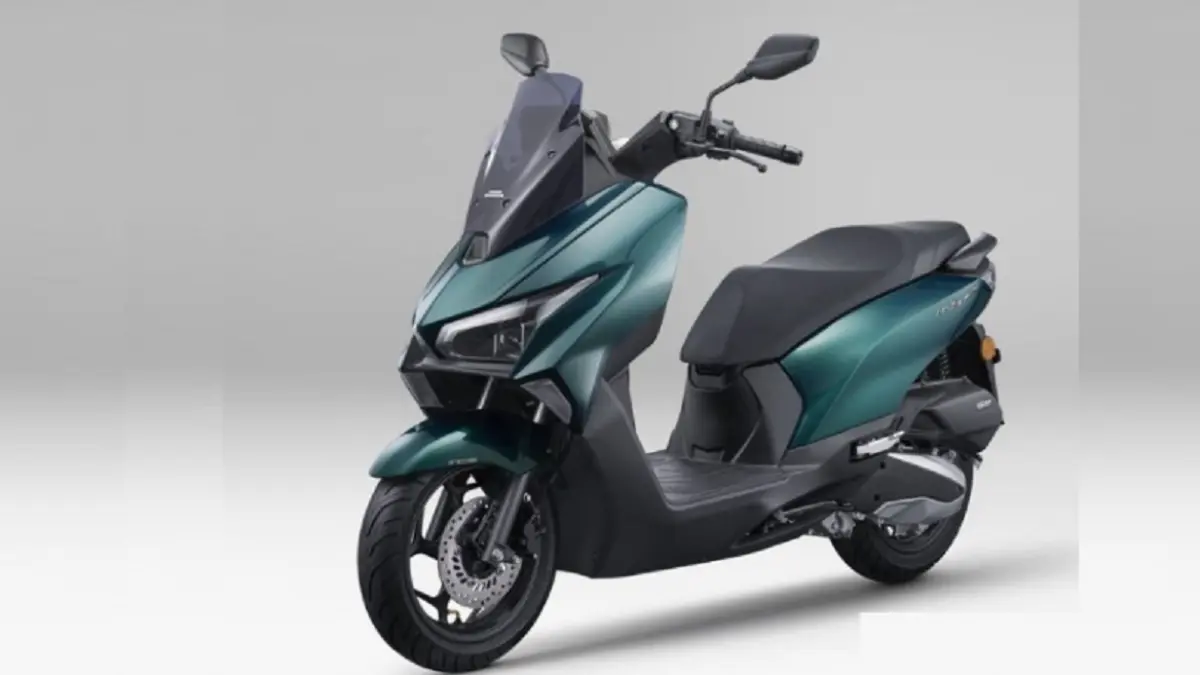 Honda NS150ES 2026 menawarkan perpaduan desain premium, lantai rata, mesin 149 cc, serta fitur touring pada varian Pro. (GREATBIKER)