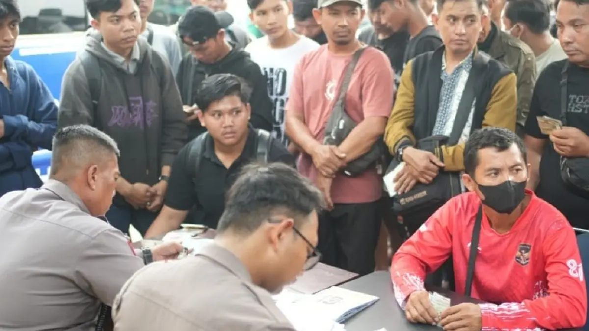 Polres Sintang menerapkan sejumlah syarat sebelum kendaraan yang terjaring razia dapat dibawa pulang, termasuk kewajiban melepas knalpot tidak standar yang kemudian diamankan sebagai barang bukti. (ISTIMEWA)