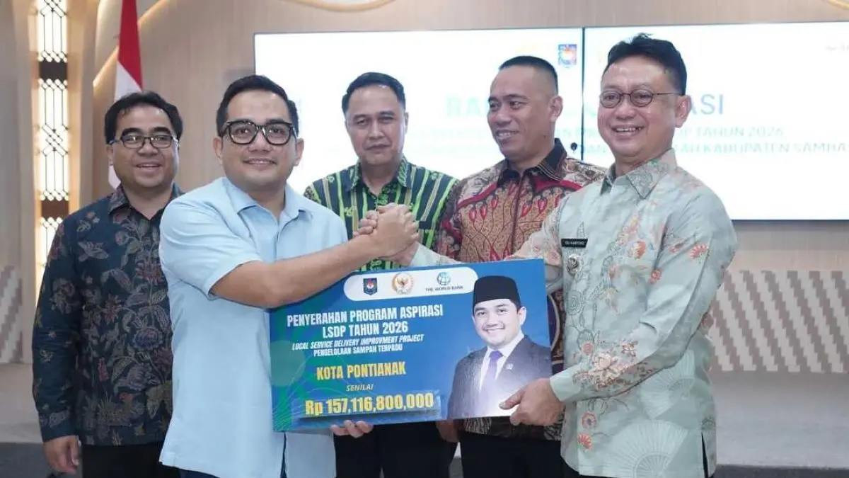 Wali Kota Edi R Kamtono menerima penyerahan program LSDP secara simbolis di Aula SSA Kantor Wali Kota Pontianak, Sabtu (22/8/2026). (Pemkot Pontianak)
